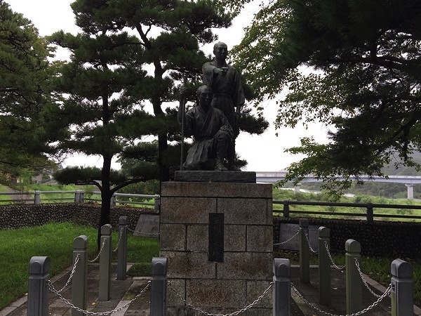 玉川兄弟の銅像