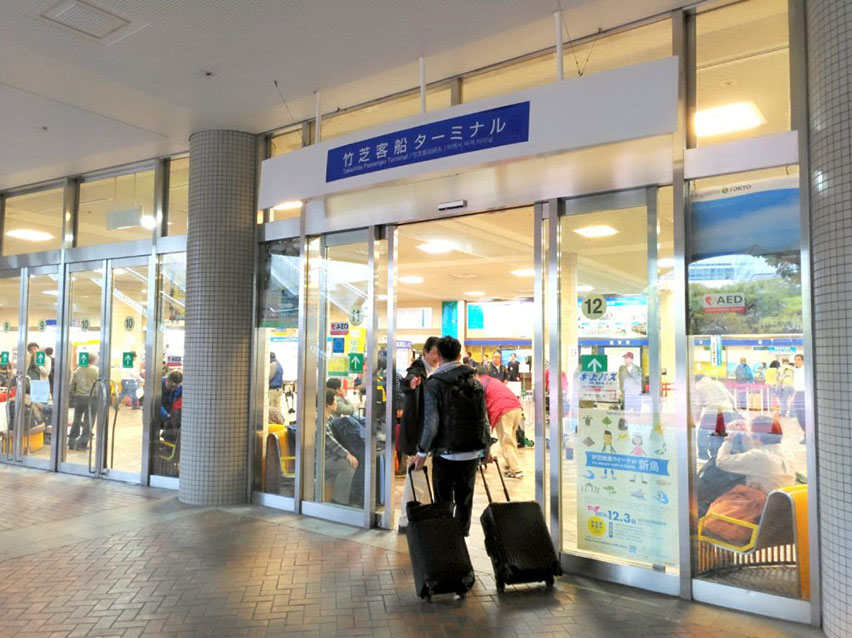 The pier is right next to Yurigo Takeshiba Station