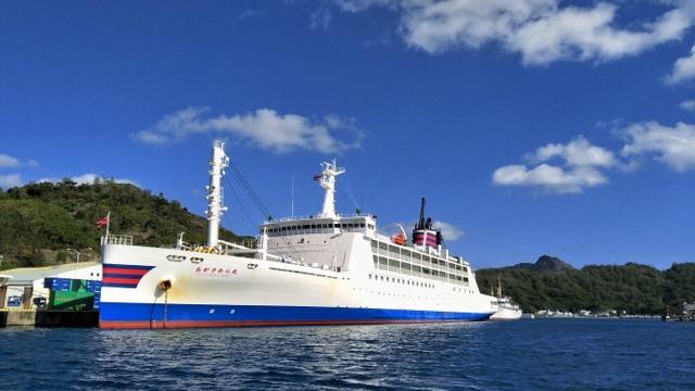 Ogasawara Maru Ferry departs