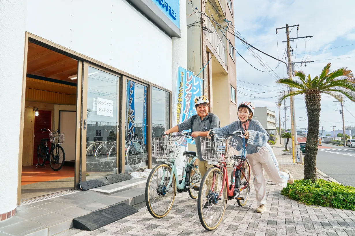 「戸井商店」にて自転車をレンタルしたお二人