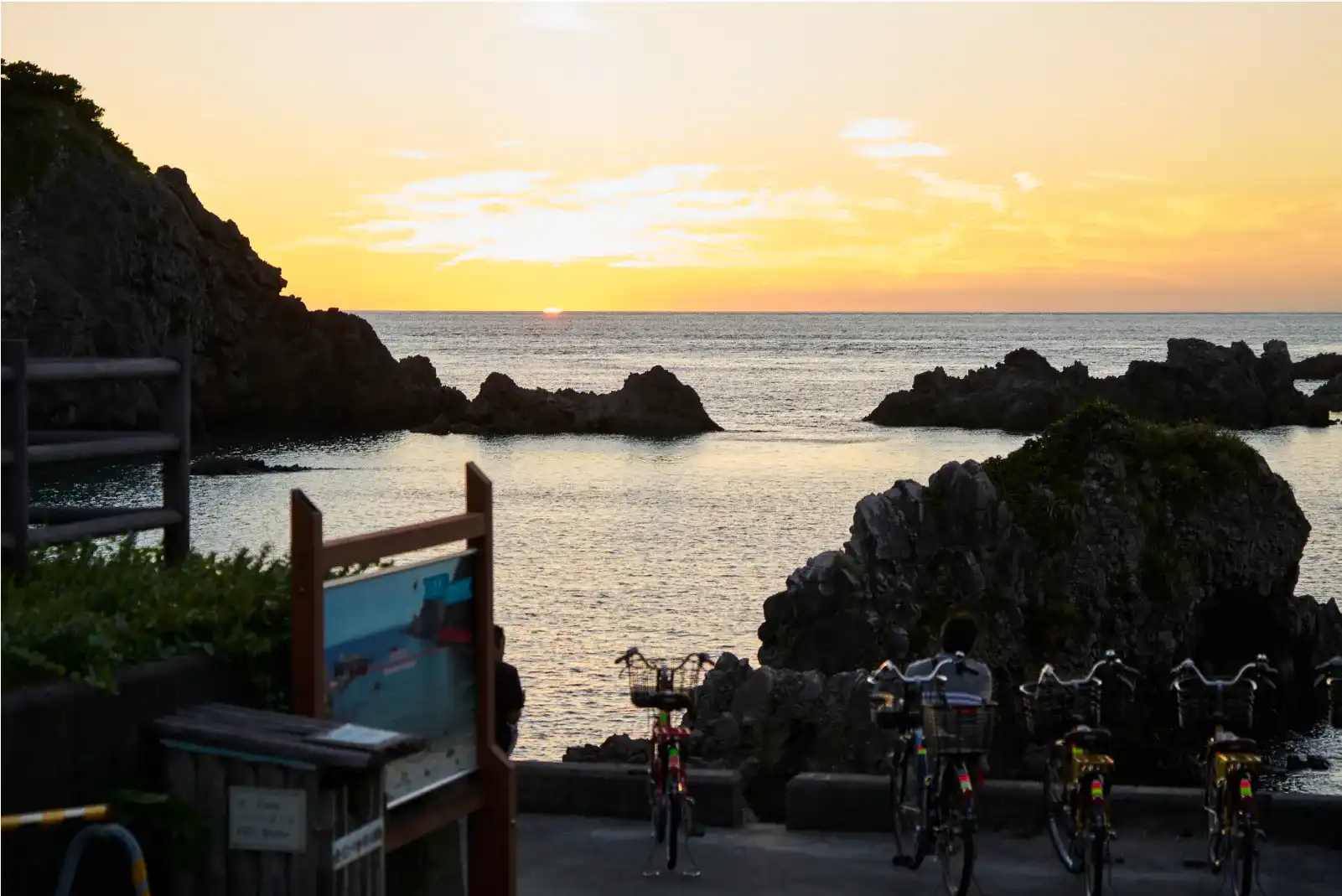 ⼤浦海⽔浴場での式根島随一の夕日