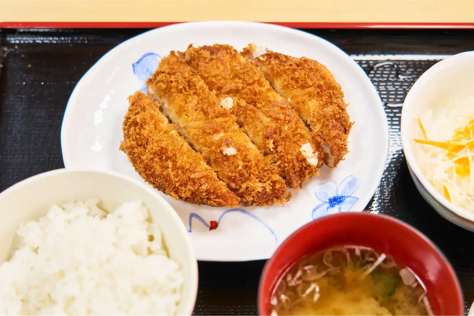 えむじぇいのまぐろメンチカツ定食